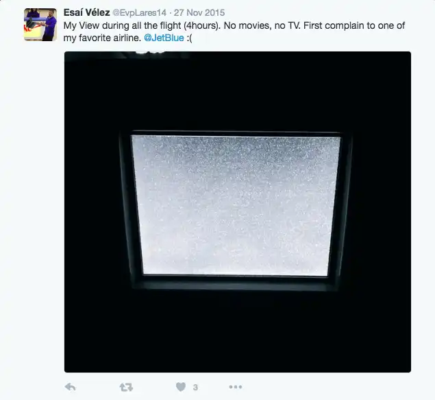 photo of blank airplane entertainment screen. customer isn't happy and leaves online reviews via Twitter.